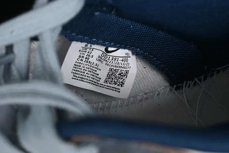 All Categories Nk SB Dunk Series Nk SB Dunk Low Low-top sneakers Nk Dunk Low Panda Prank Age of Sail Wave Search Beige Blue Black Low-top casual sneakers DD1391-400